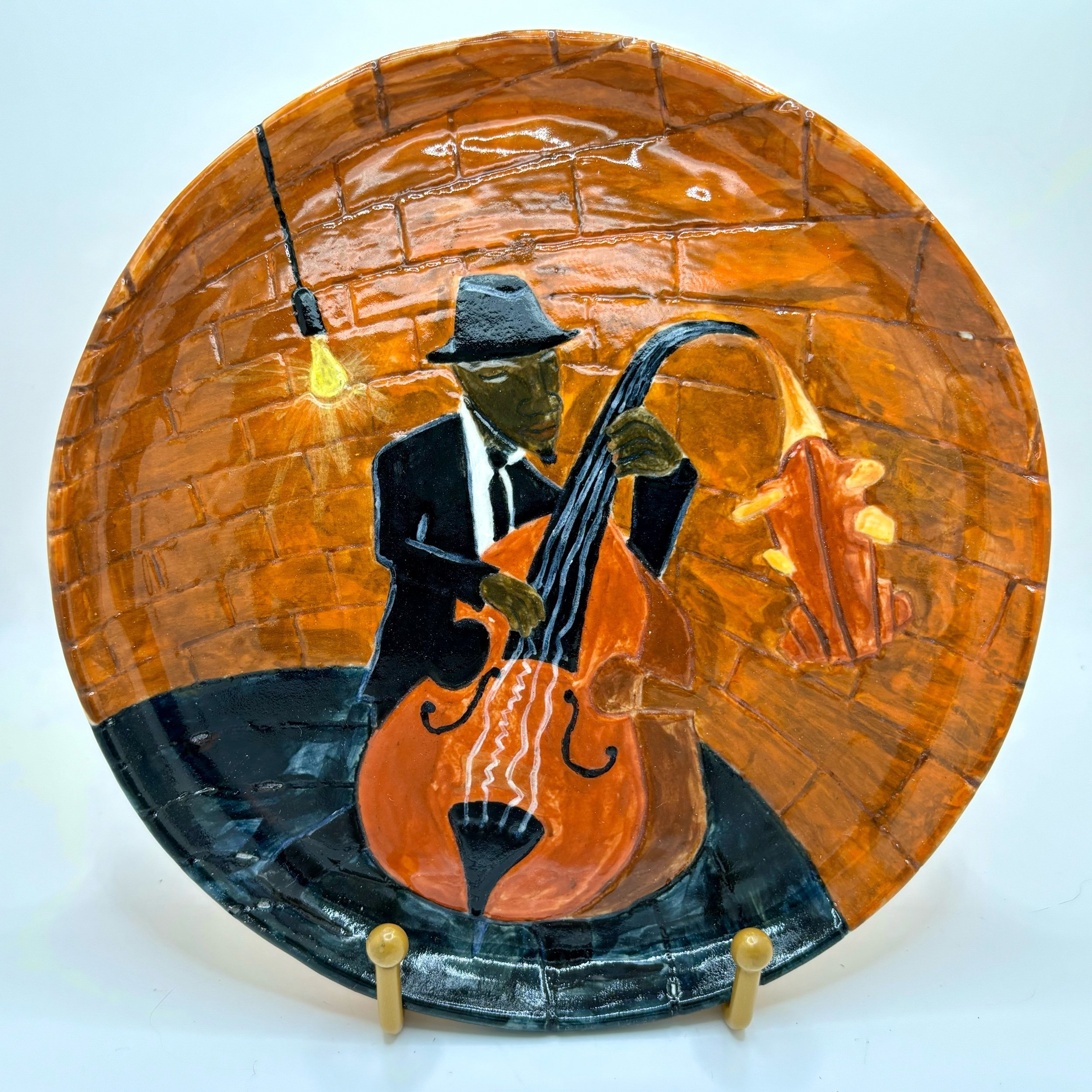 Bass player plate